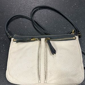Leather Fossil purse in great condition